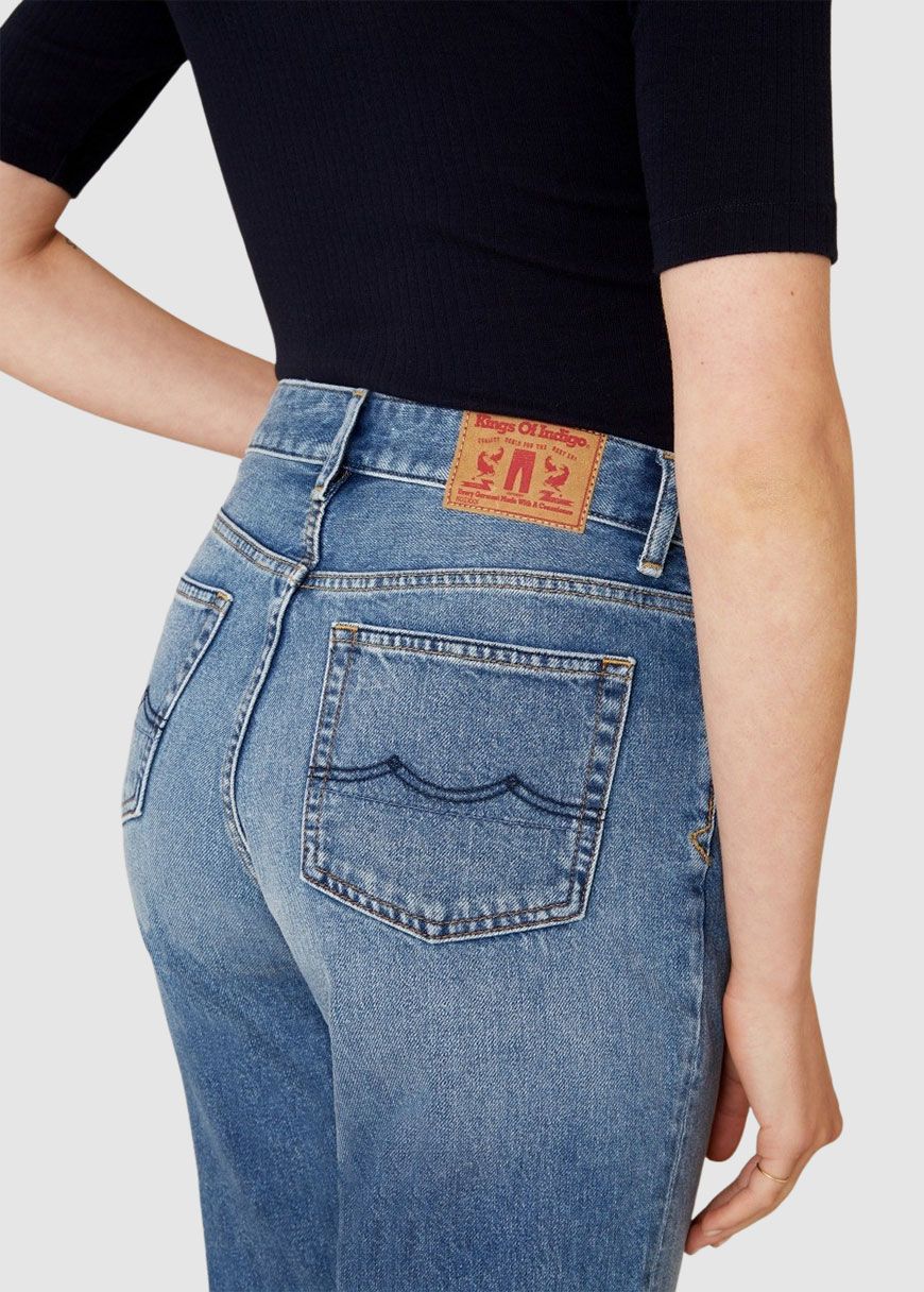 Caroline Cropped Caroline Cropped