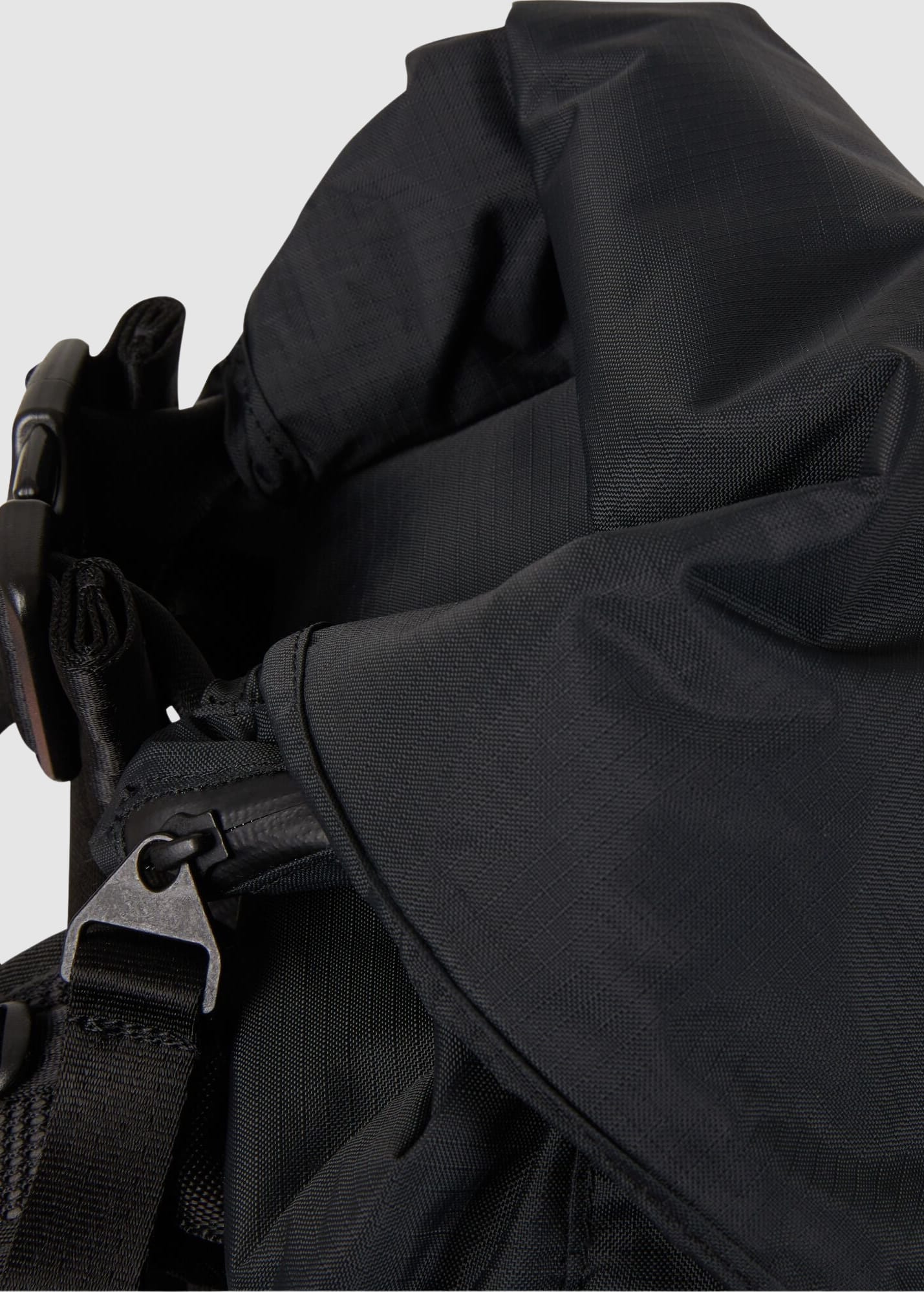 Komut Medium Pure Black