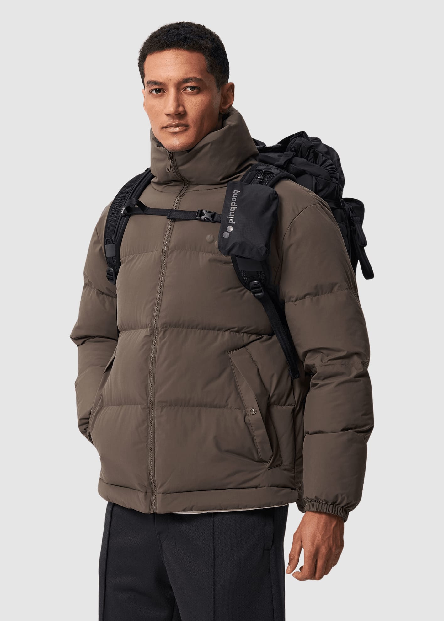 Komut Medium Pure Black