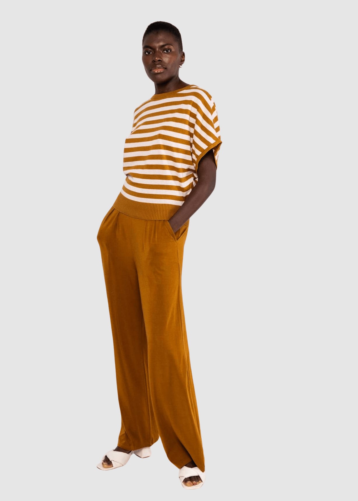 Picnic Friend Chic Knit Stripe Brown Picnic Friend Chic Knit Stripe Brown