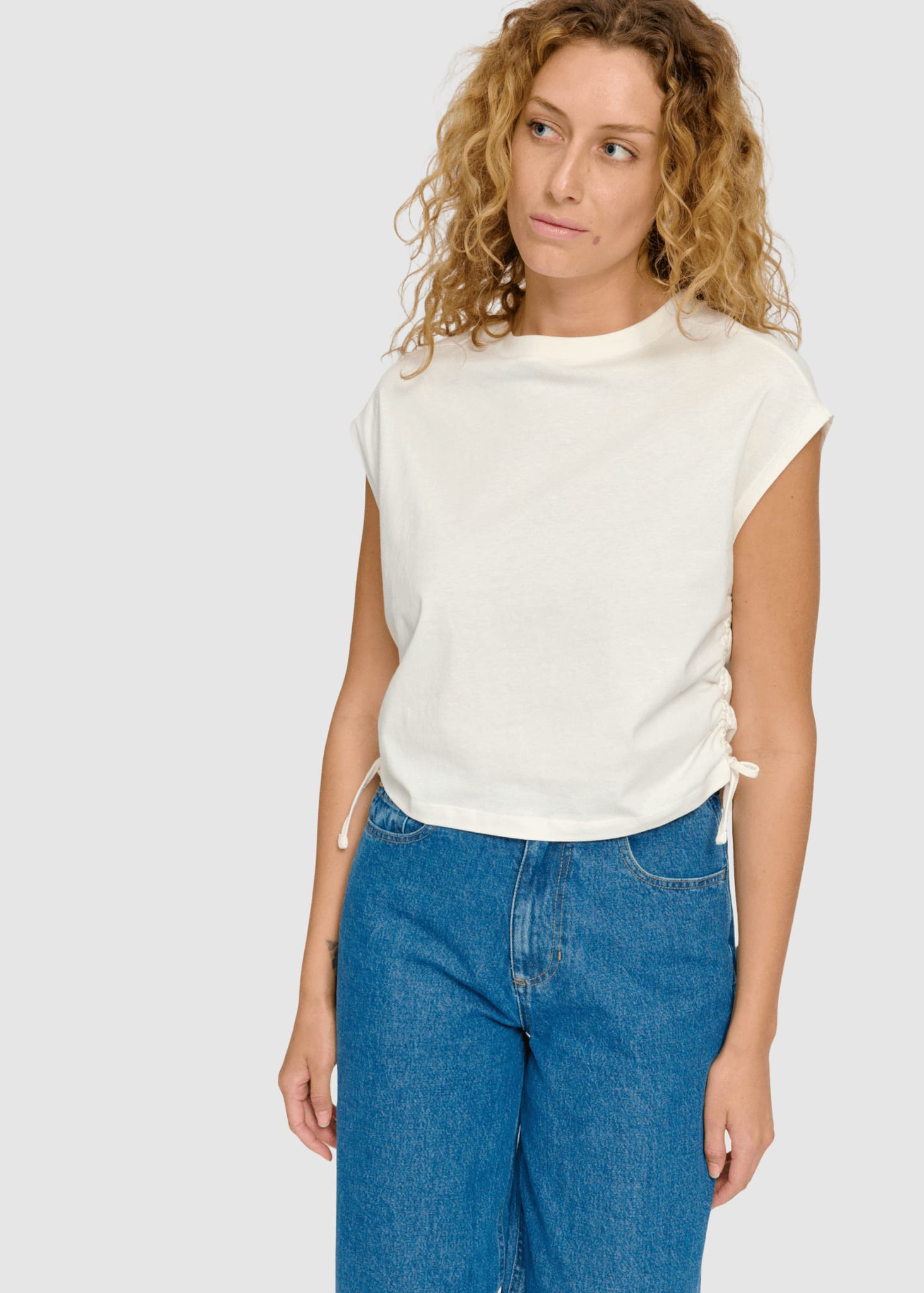 Tie Detail T-Shirt Offwhite Tie Detail T-Shirt Offwhite