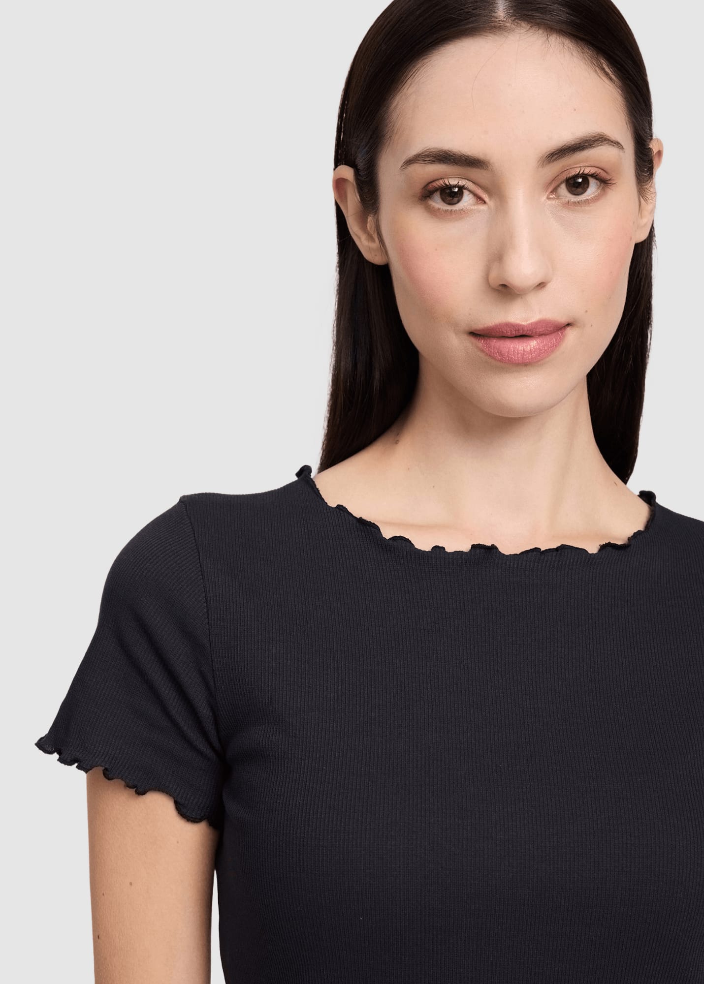 mazine-babylock-hems-t-shirt-black-4.jpeg Babylock Hems T-Shirt Black