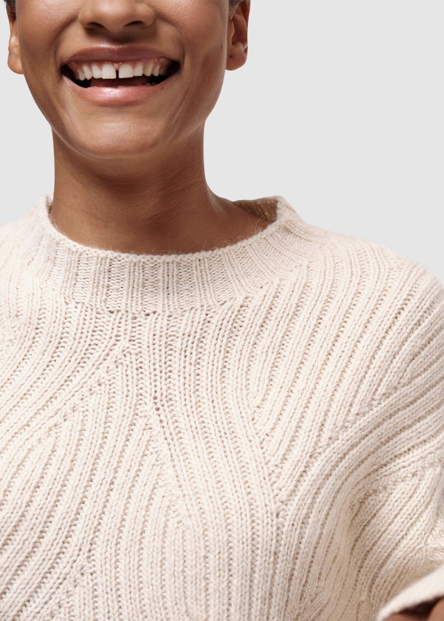 Pullover mit Rippenzopfmuster Pullover mit Rippenzopfmuster