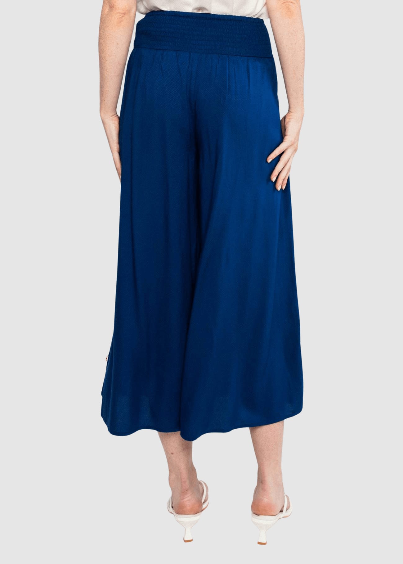 In Full Bloom Noble Blue Club