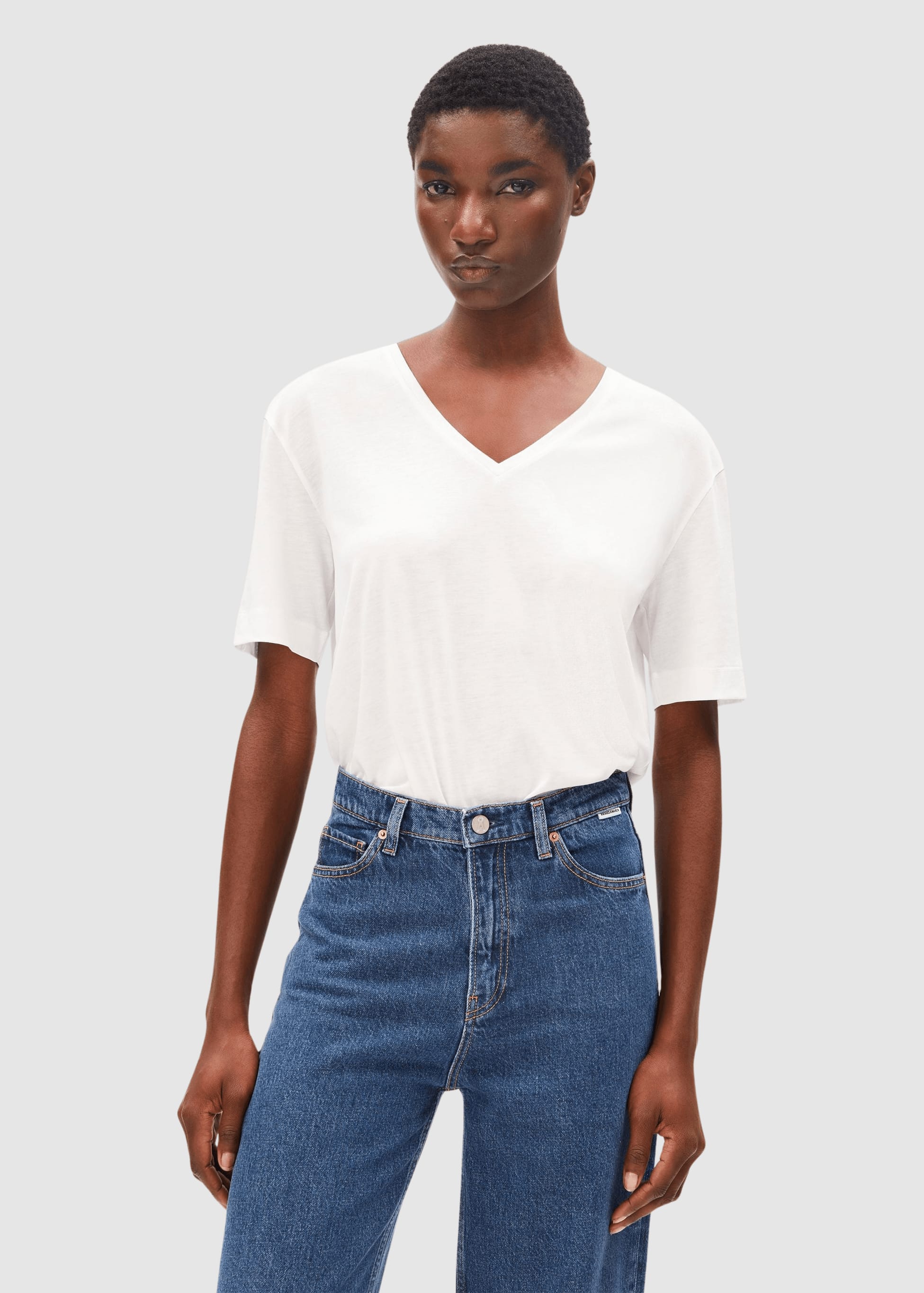 V-Neck T-Shirt White V-Neck T-Shirt White