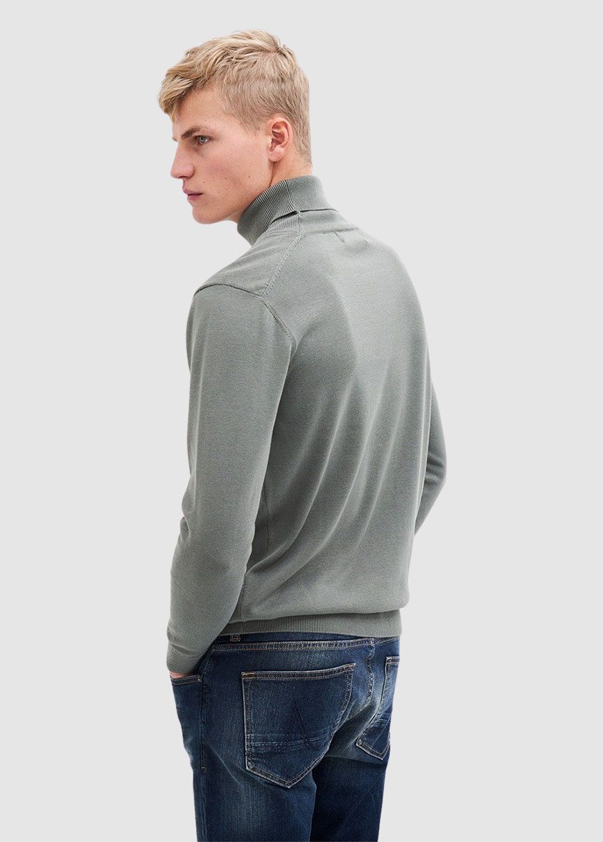 Thomas Turtleneck Thomas Turtleneck