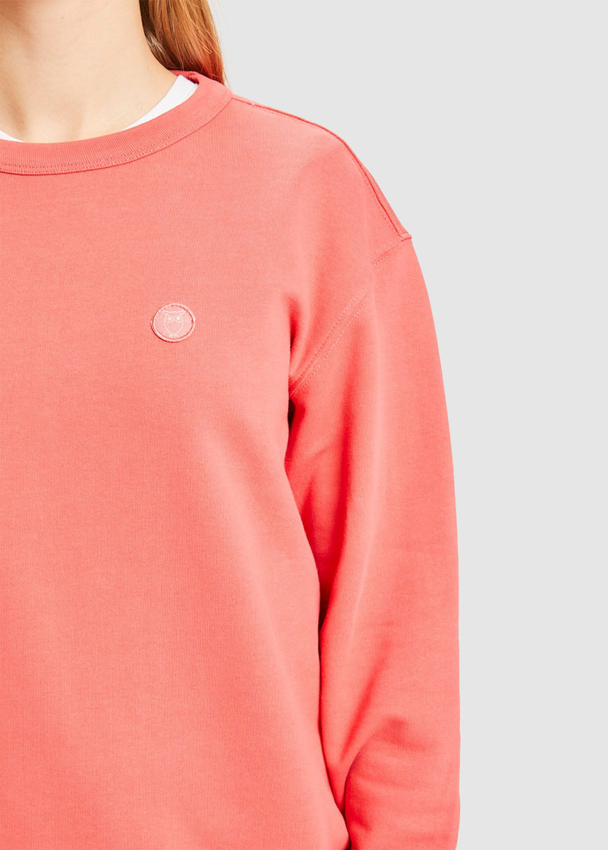 Daphne Basic Badge Sweat Daphne Basic Badge Sweat