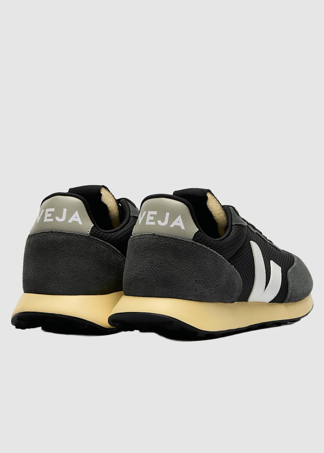 veja-rio-branco-ii-alveomesh-black-white-3.jpeg Rio Branco II Alveomesh Black White