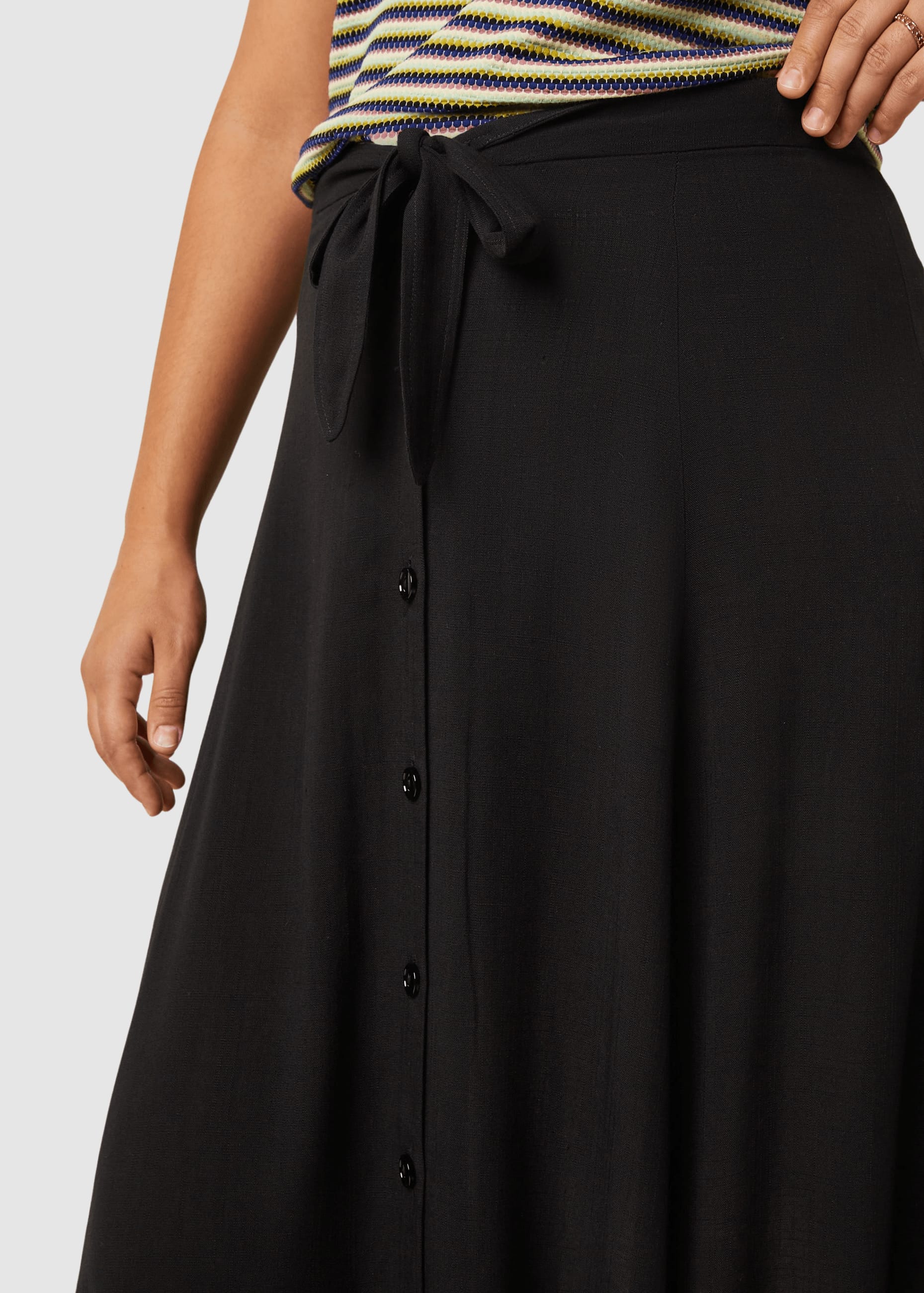 king-louie-judy-midi-skirt-atomic-black-4.jpeg Judy Midi Skirt Atomic Black