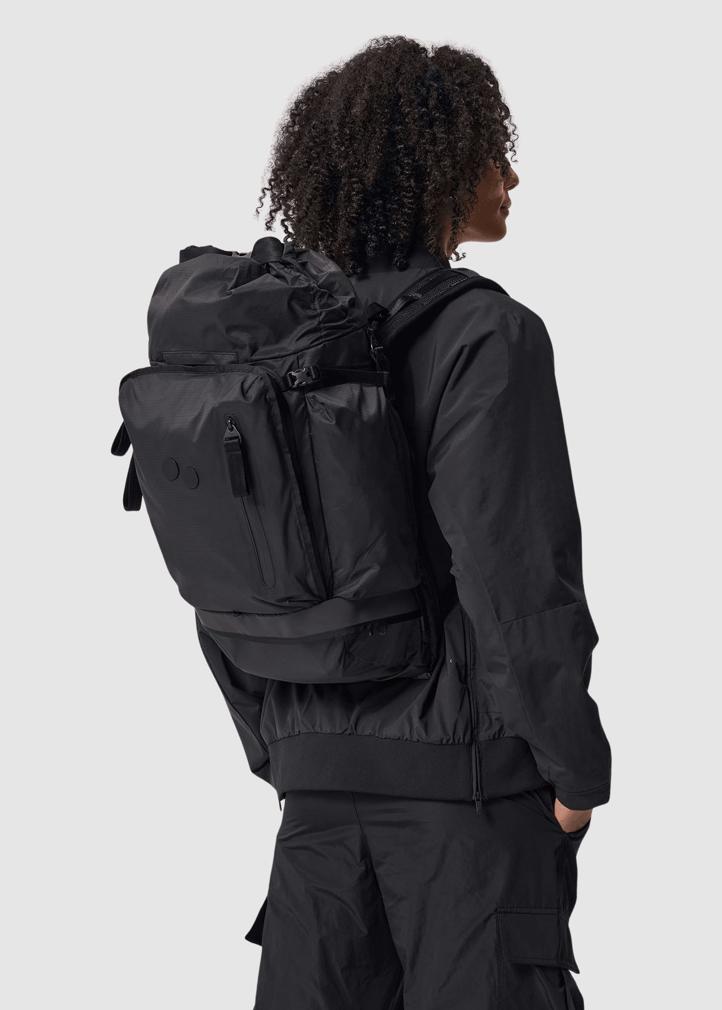 Komut Medium Pure Black