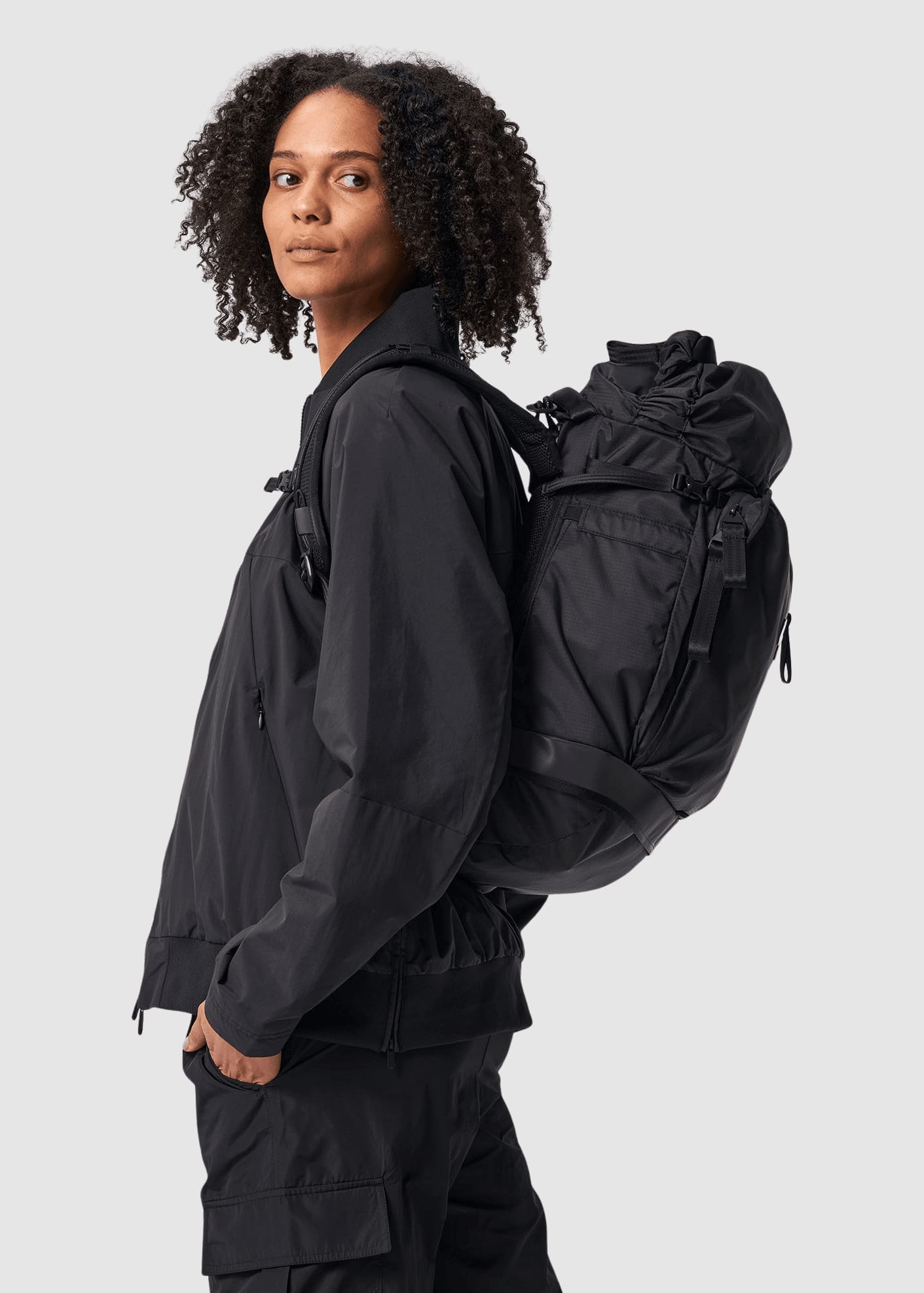 Komut Medium Pure Black