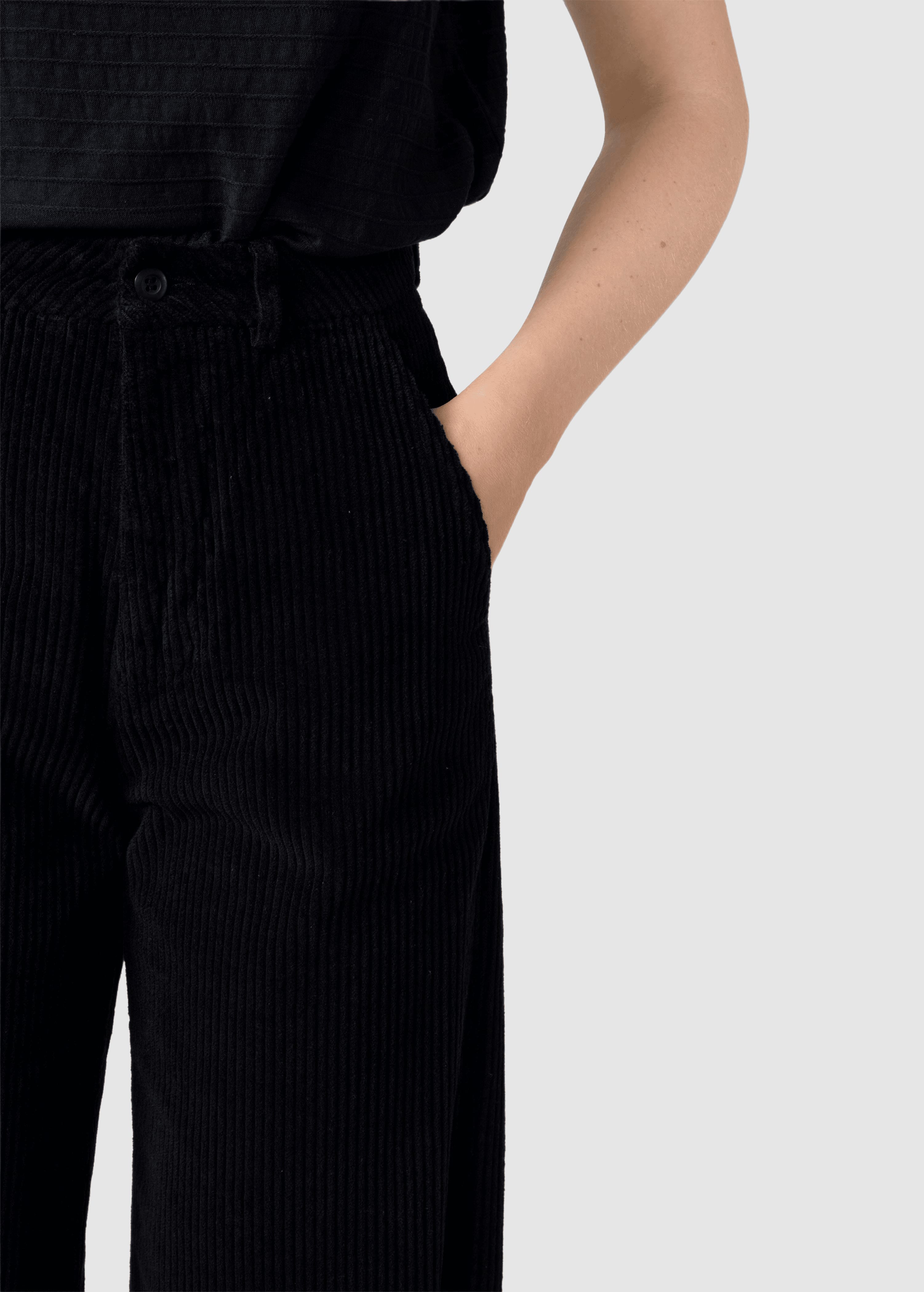 klitm-ller-collective-lydia-jumbo-corduroy-pants-black-3.jpeg Lydia Jumbo Corduroy Pants Black