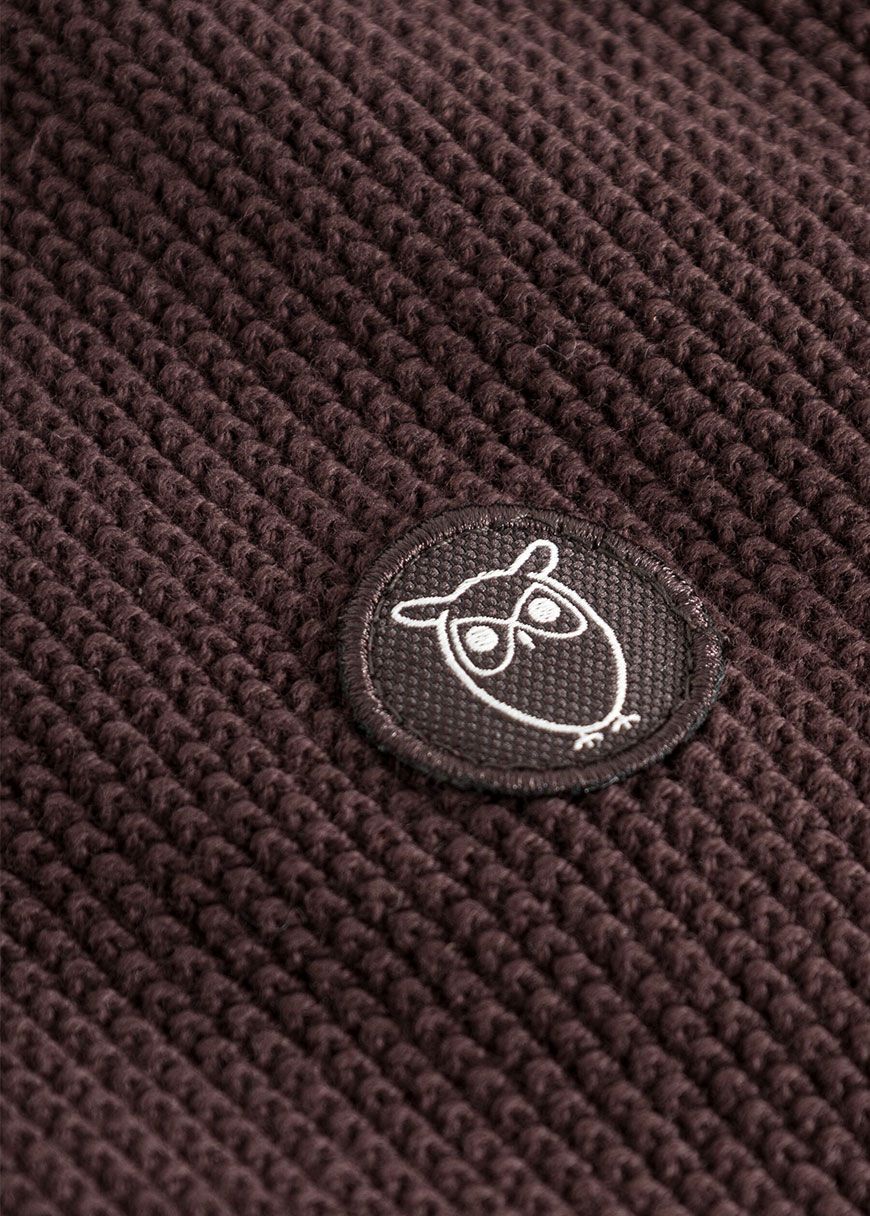 Pique Badge Knit O-Neck Pique Badge Knit O-Neck