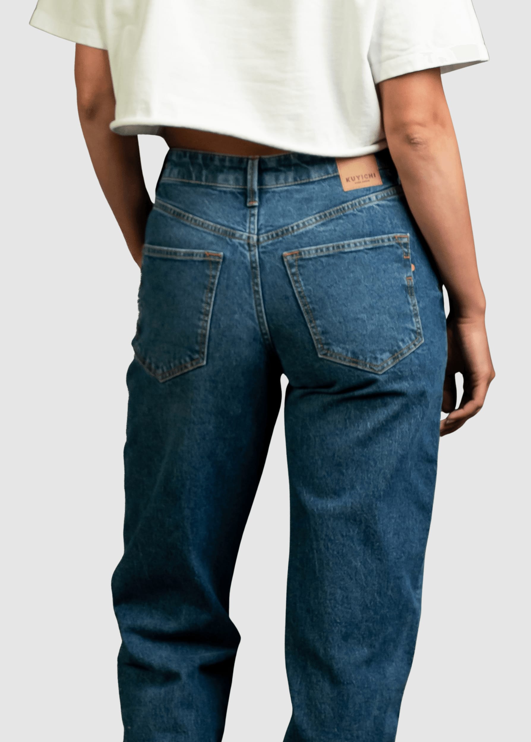 kuyichi-lola-mom-jeans-vital-fade-4.jpeg Lola Mom Jeans Vital Fade