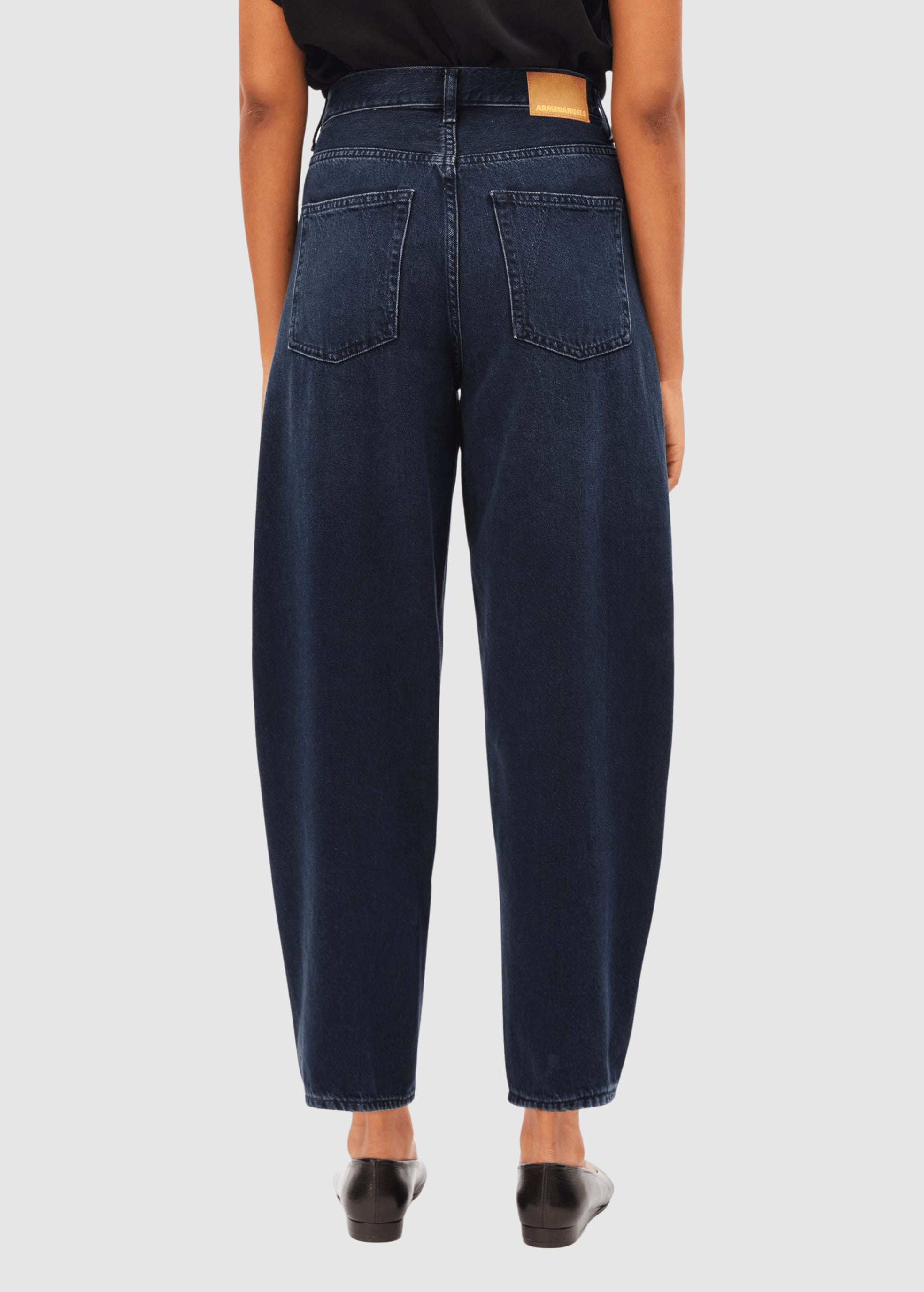 armedangels-baarly-high-waist-barrel-jean-fluid-ink-2.jpeg Baarly High Waist Barrel Jean Fluid Ink