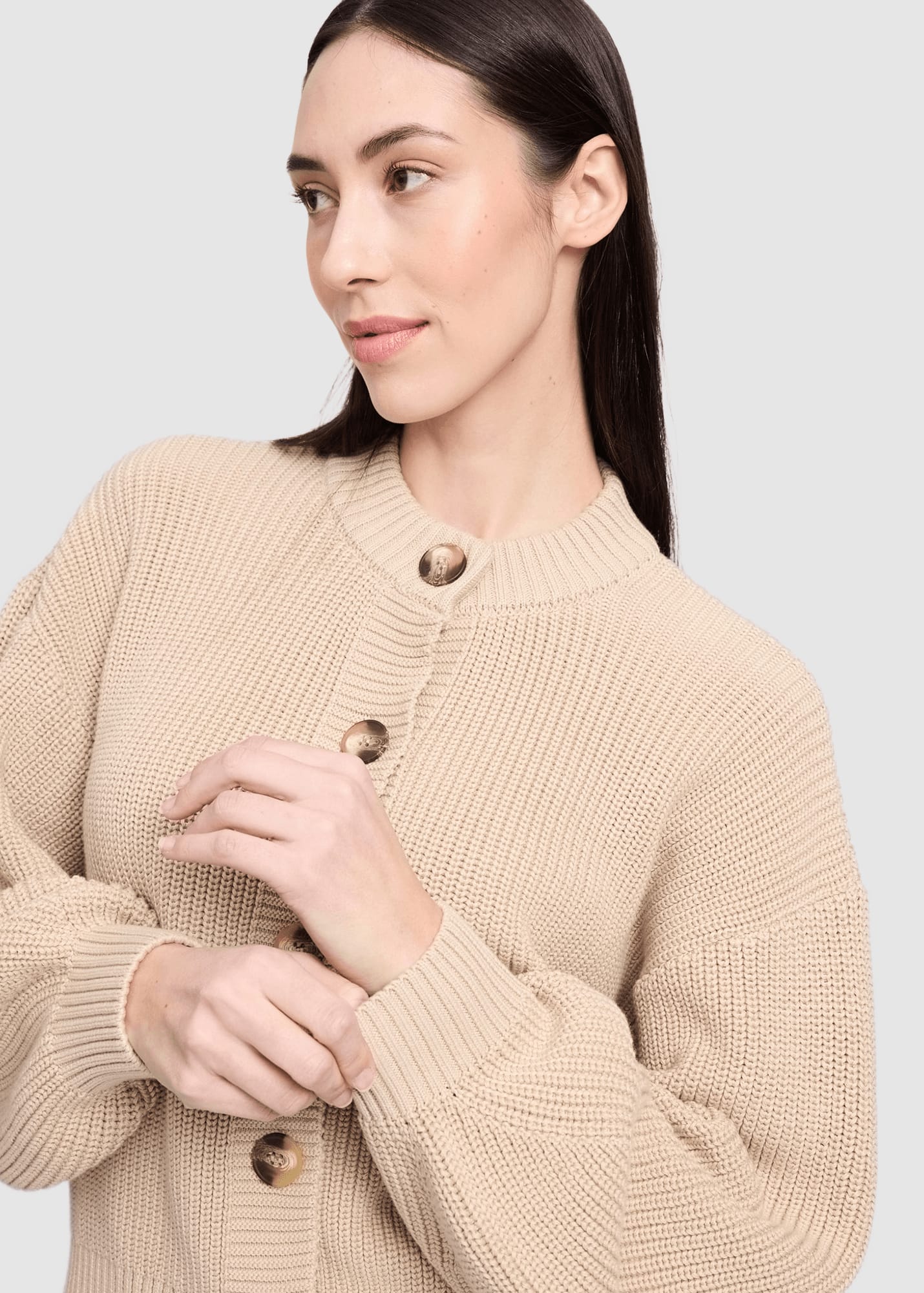 mazine-crew-neck-knit-cardigan-light-beige-5.jpeg Crew Neck Knit Cardigan Light Beige