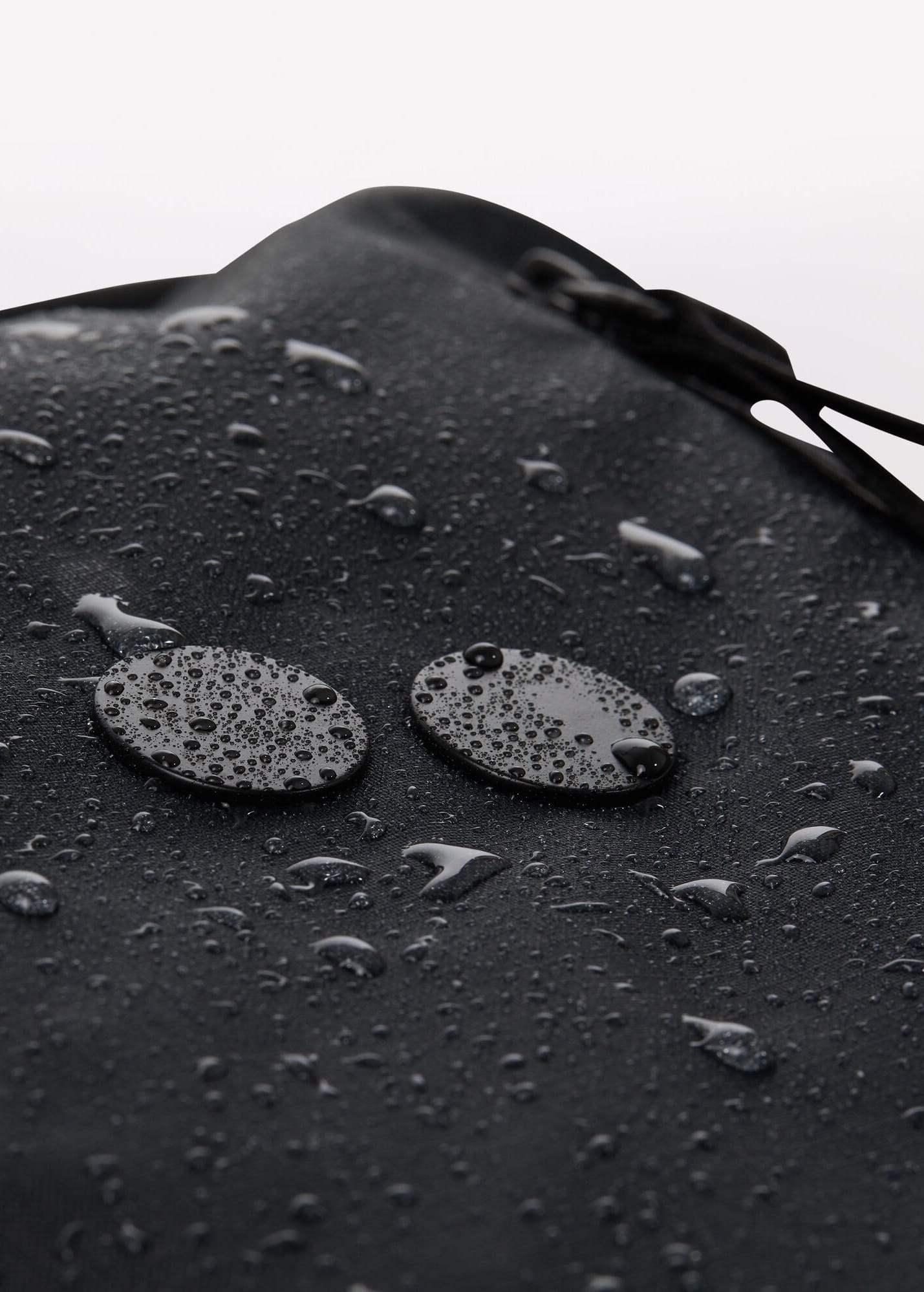 Komut Medium Pure Black