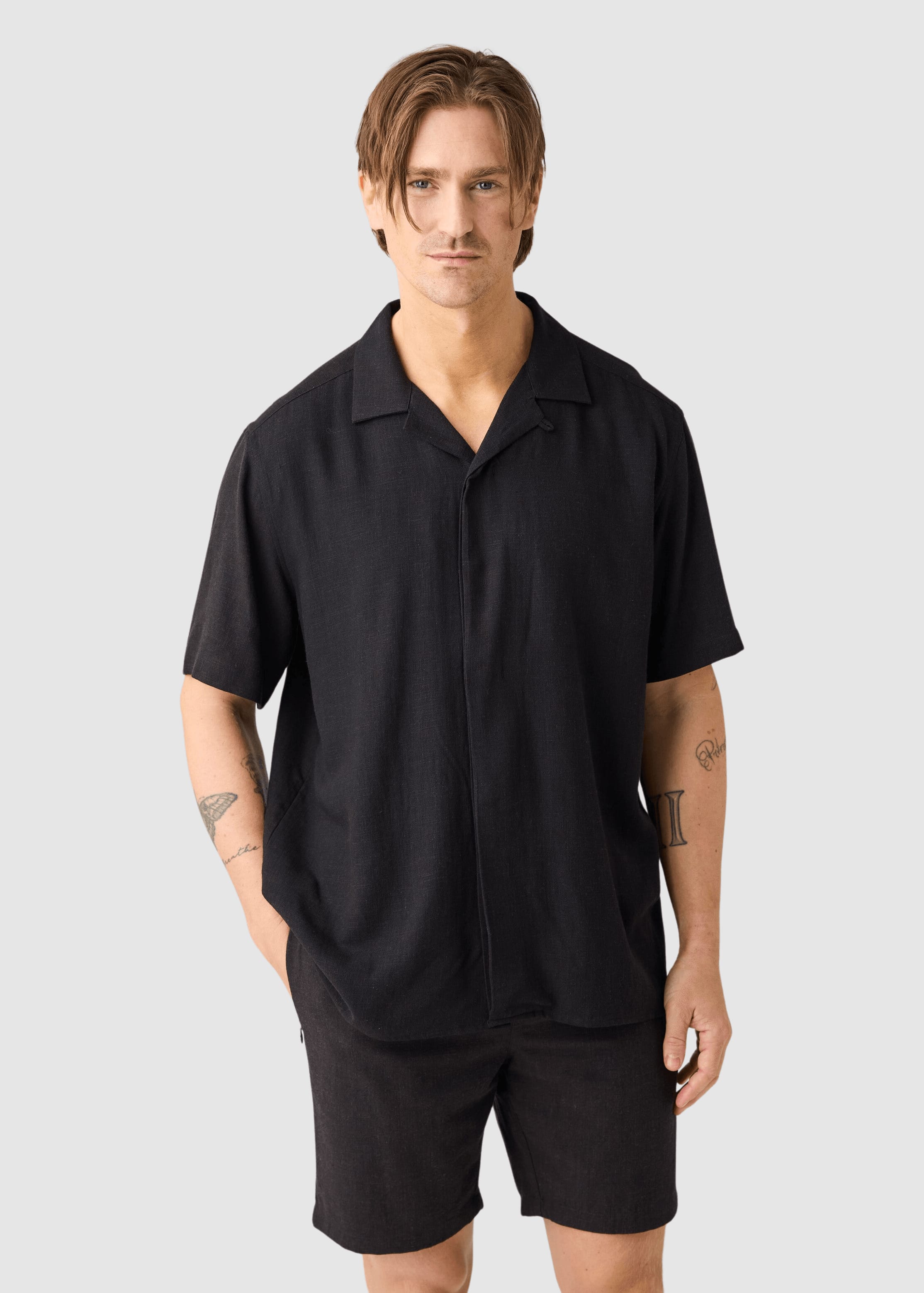 Moss Relaxed Linen-MIX Short Sleeve Shirt Black Jet Moss Relaxed Linen-MIX Short Sleeve Shirt Black Jet