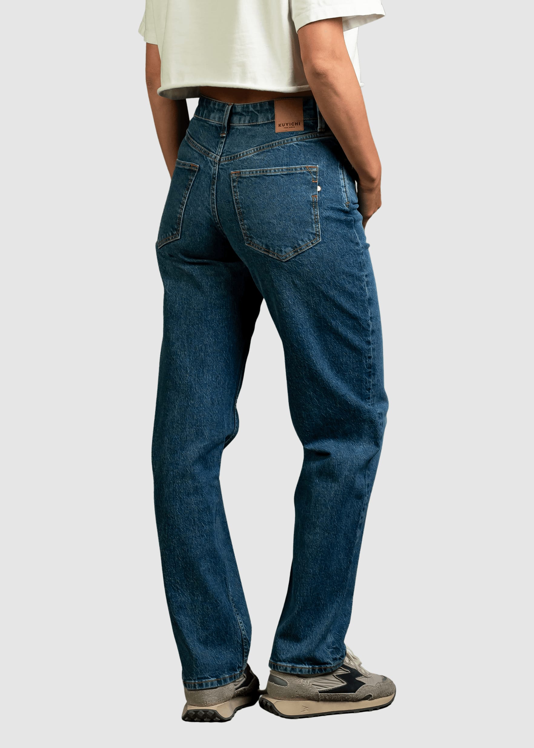kuyichi-lola-mom-jeans-vital-fade-2.jpeg Lola Mom Jeans Vital Fade