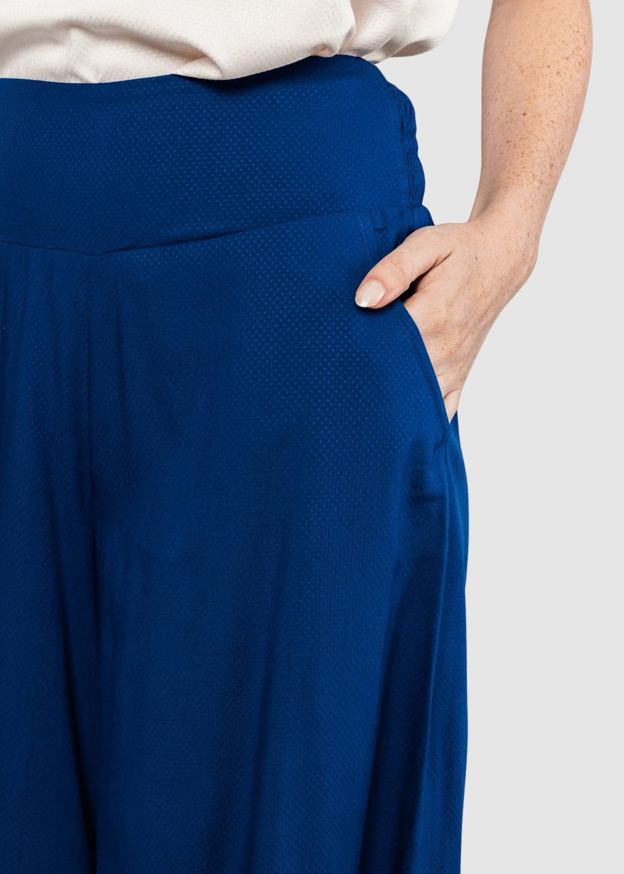 In Full Bloom Noble Blue Club