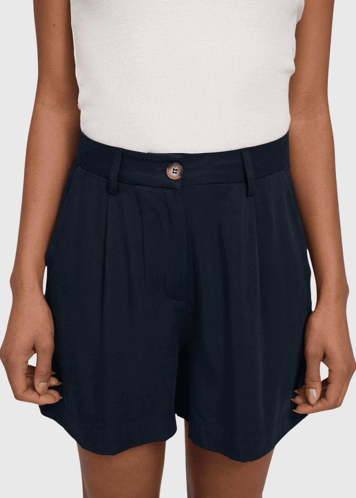 mazine-pleated-viscose-shorts-black-7.jpeg Pleated Viscose Shorts Black