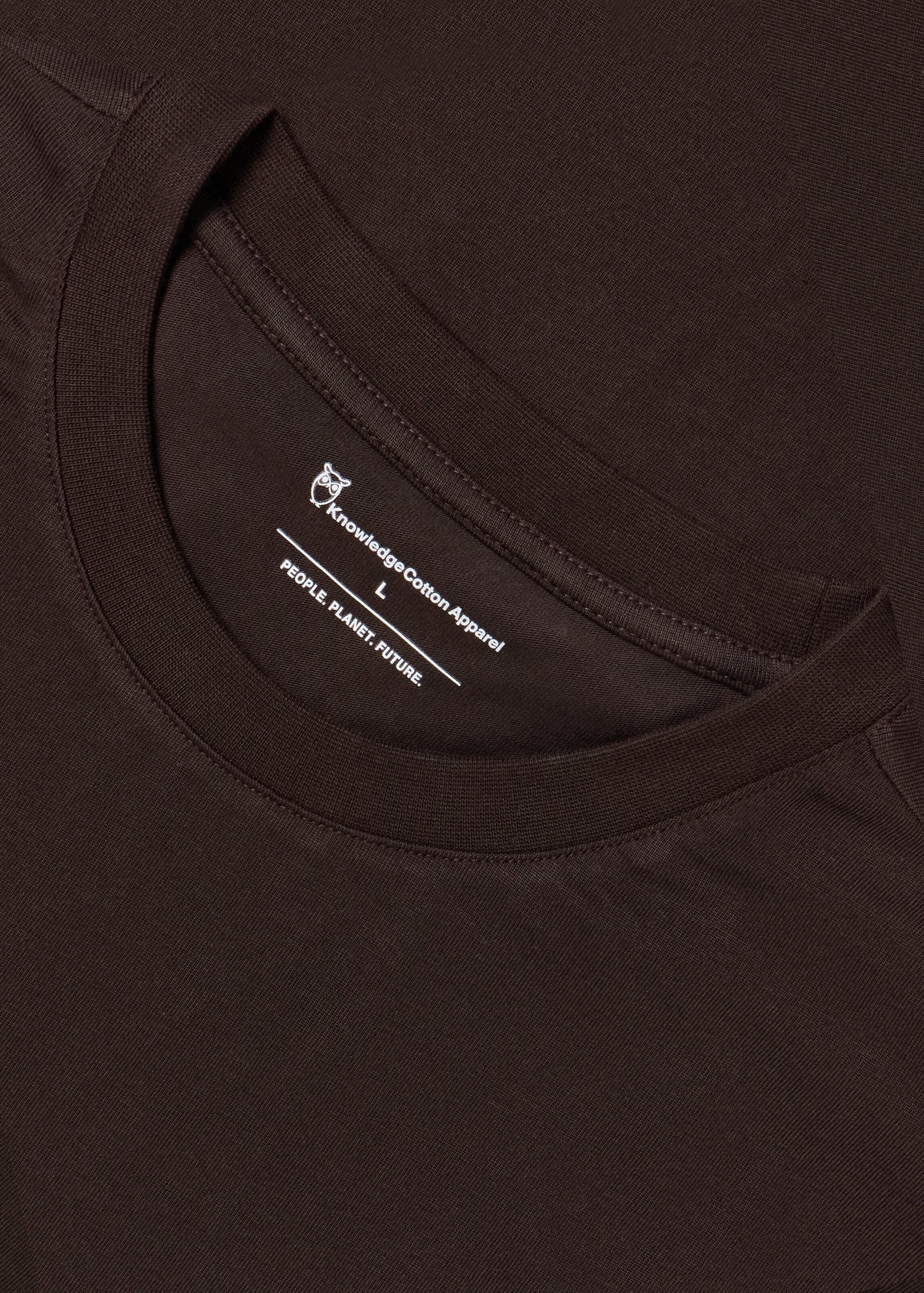 knowledge-cotton-apparel-basic-t-shirt-chocolate-torte-2.jpeg Basic T-Shirt Chocolate Torte