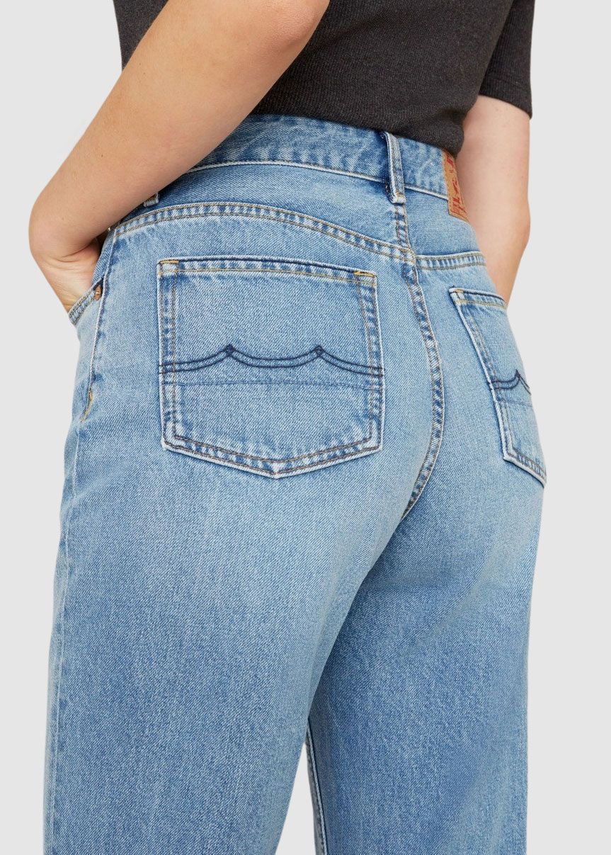 Caroline Cropped Caroline Cropped