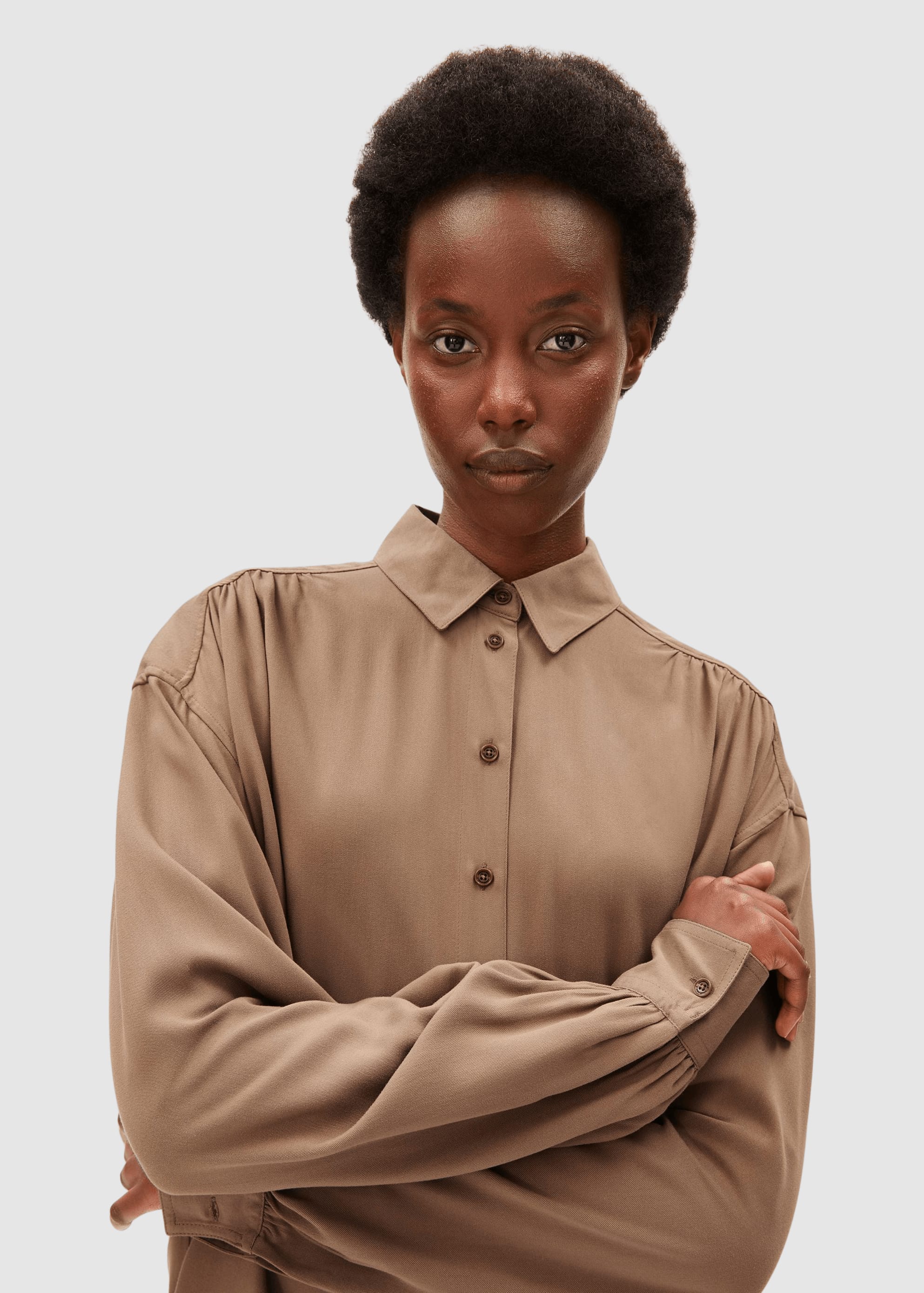 armedangels-efinaraa-ecovero-blouse-amberwood-3.jpeg Efinaraa Ecovero Blouse Amberwood