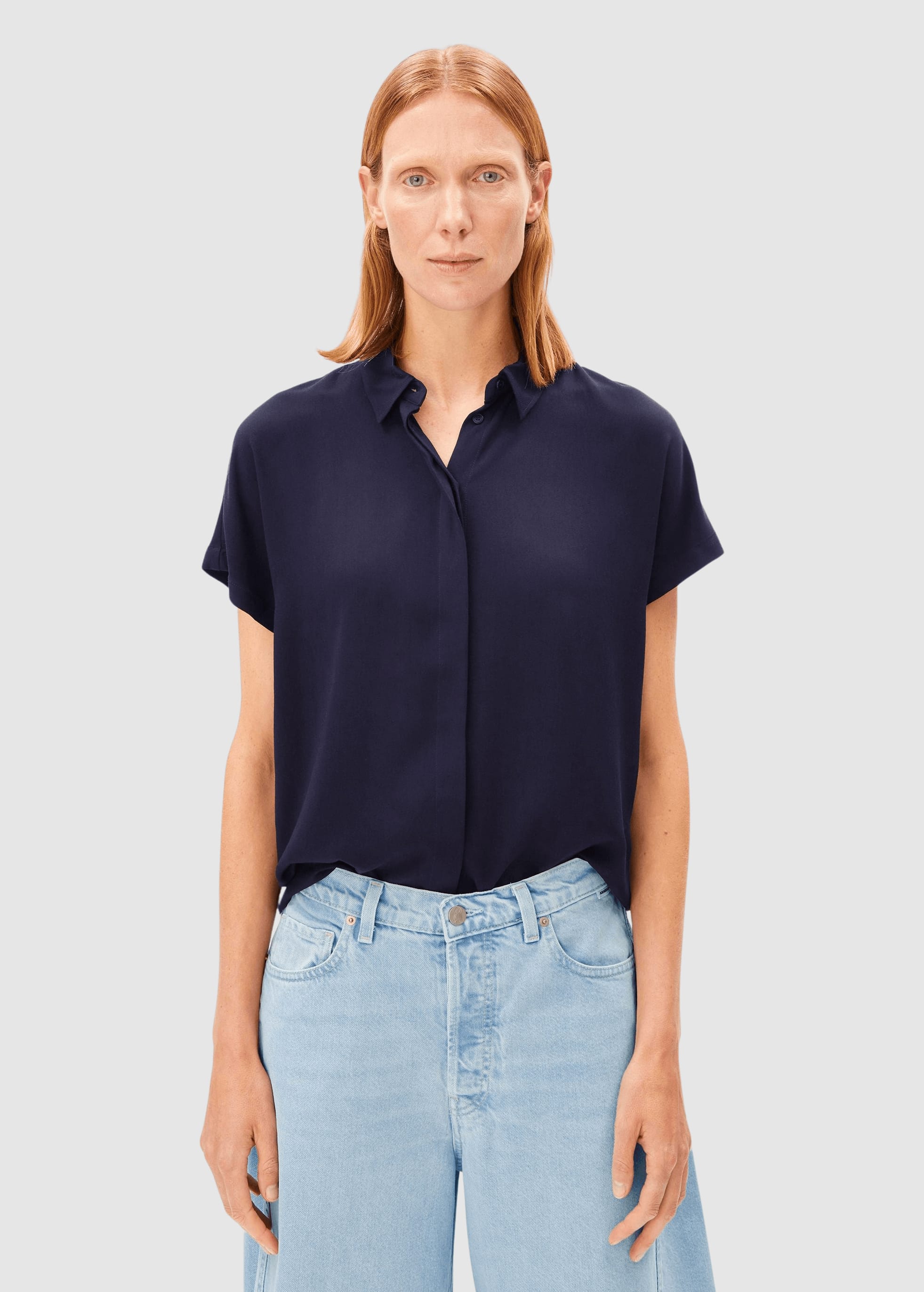 Larisaana Blouse Tinted Navy