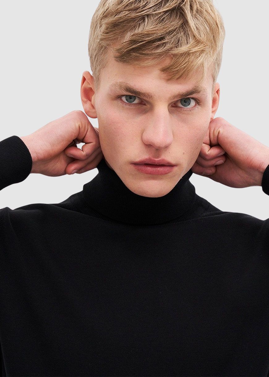 Thomas Turtleneck Thomas Turtleneck