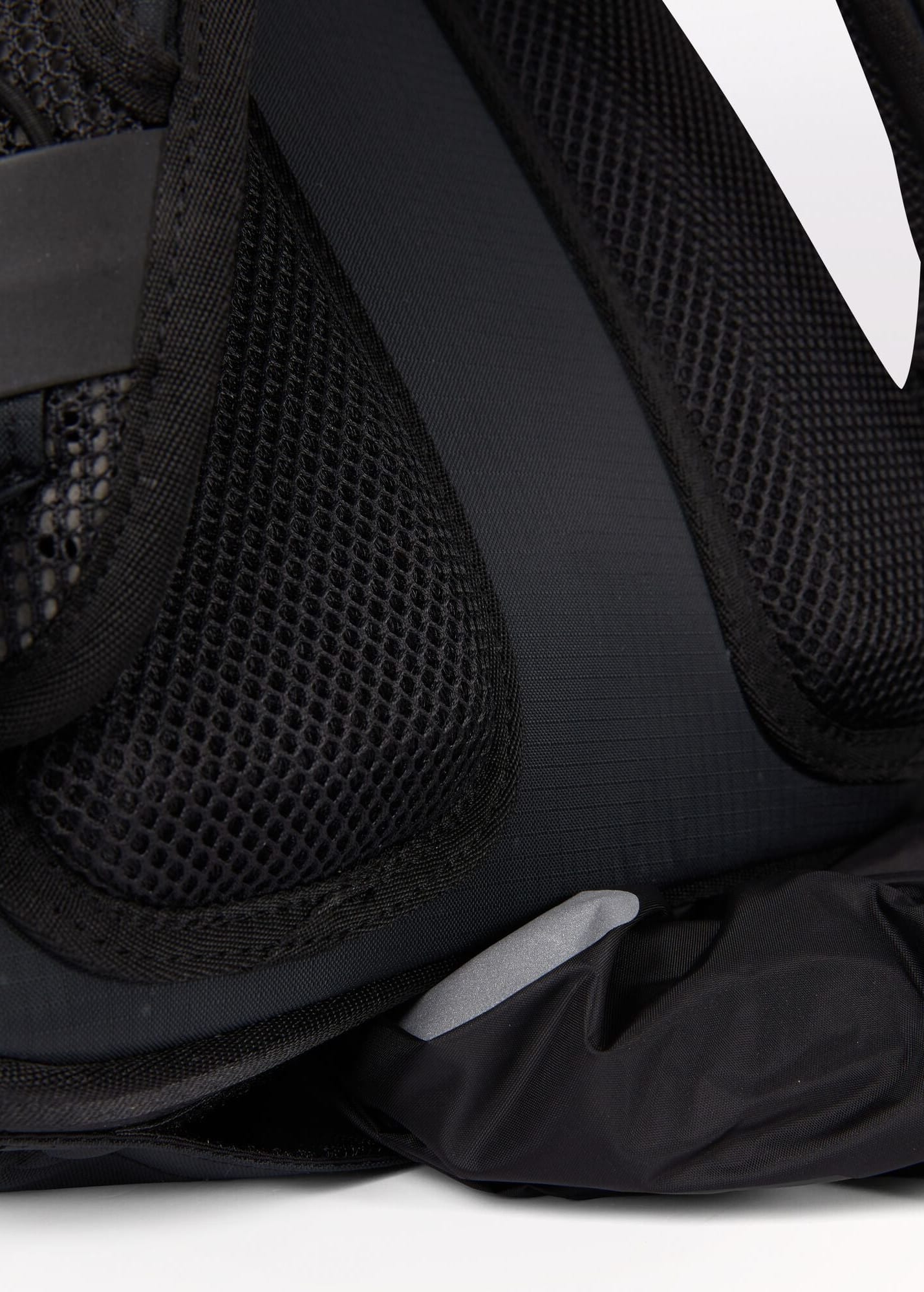 Komut Medium Pure Black