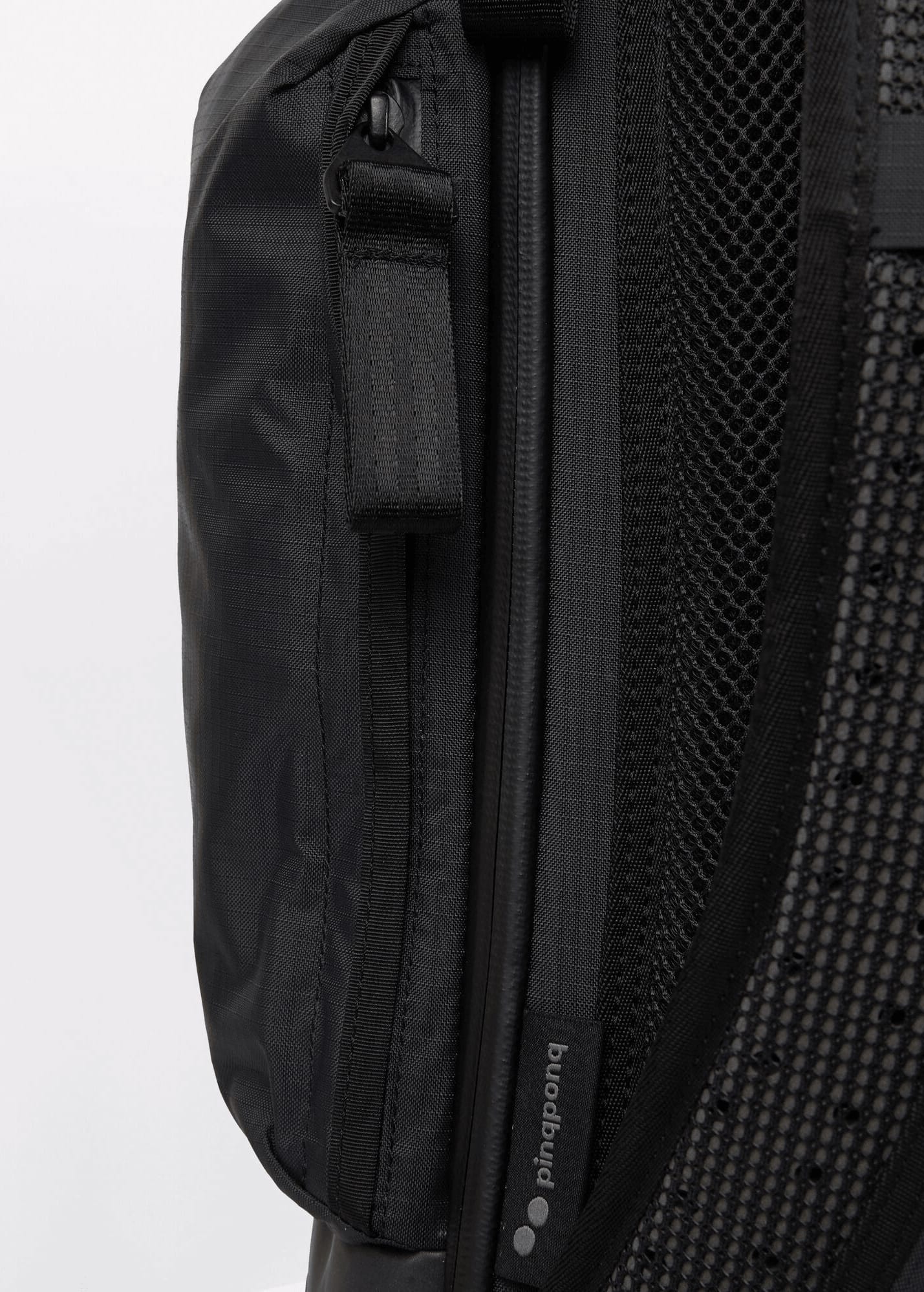 Komut Medium Pure Black