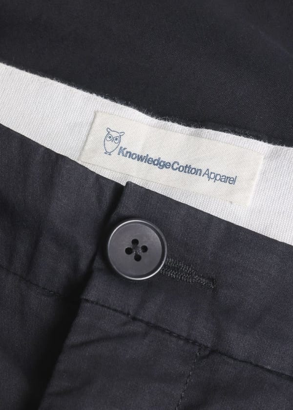 knowledge-cotton-apparel-chuck-regular-chino-shorts-black-jet-4.jpeg Chuck Regular Chino Shorts Black Jet