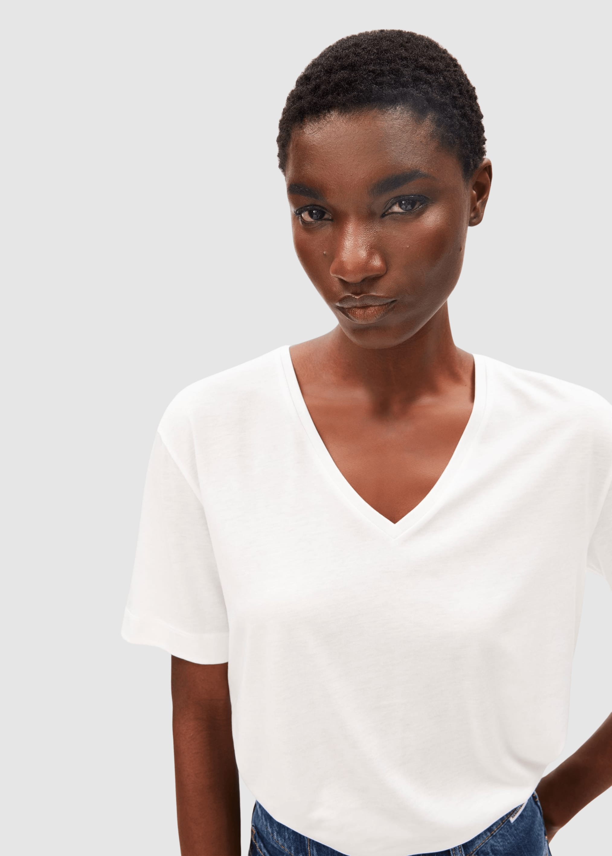 V-Neck T-Shirt White V-Neck T-Shirt White