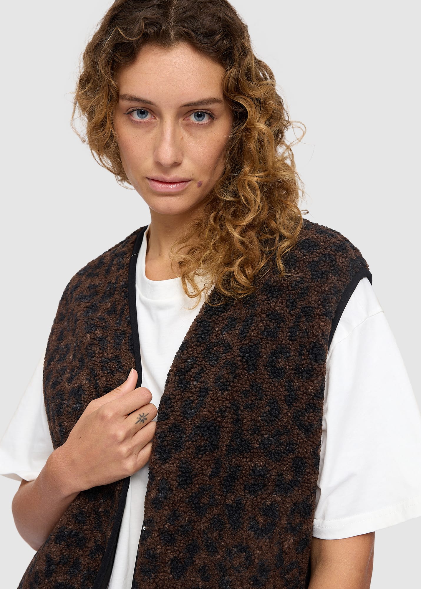 mazine-printed-teddy-fleece-vest-chocolate-brown-printed-3.jpeg Printed Teddy-Fleece Vest Chocolate Brown Printed