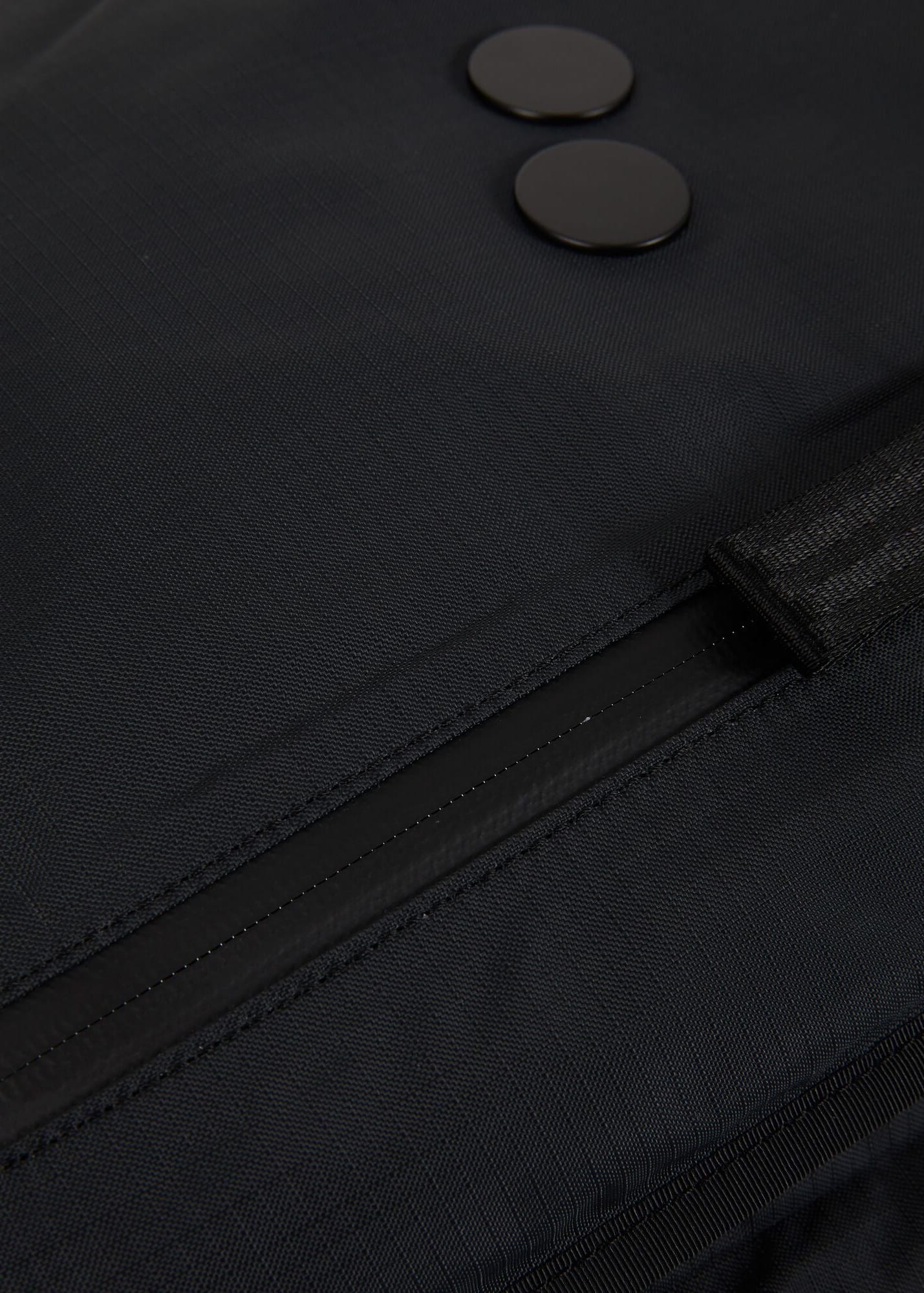 Komut Medium Pure Black