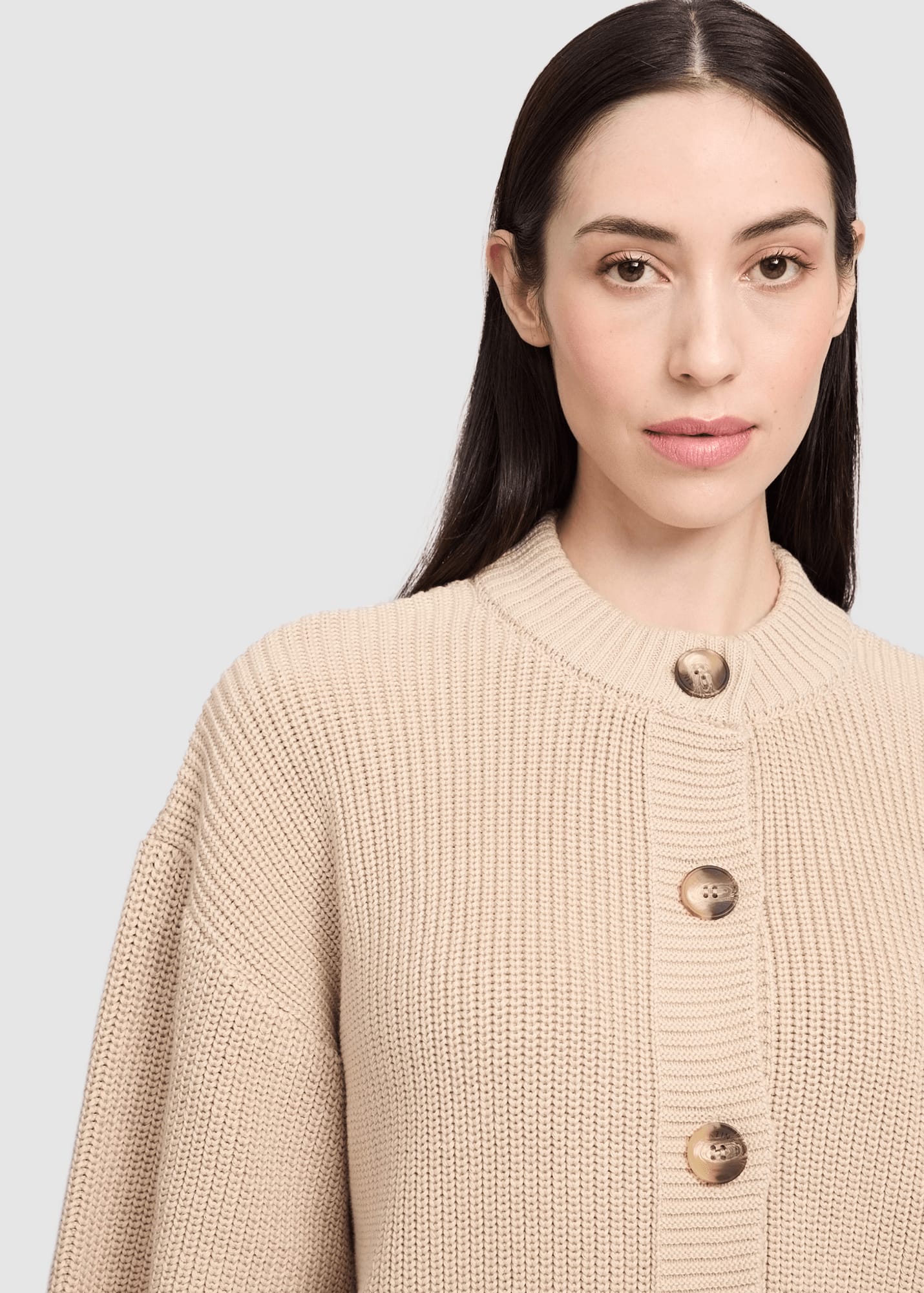 mazine-crew-neck-knit-cardigan-light-beige-4.jpeg Crew Neck Knit Cardigan Light Beige