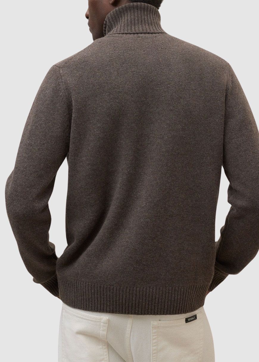 Brun Knit Man