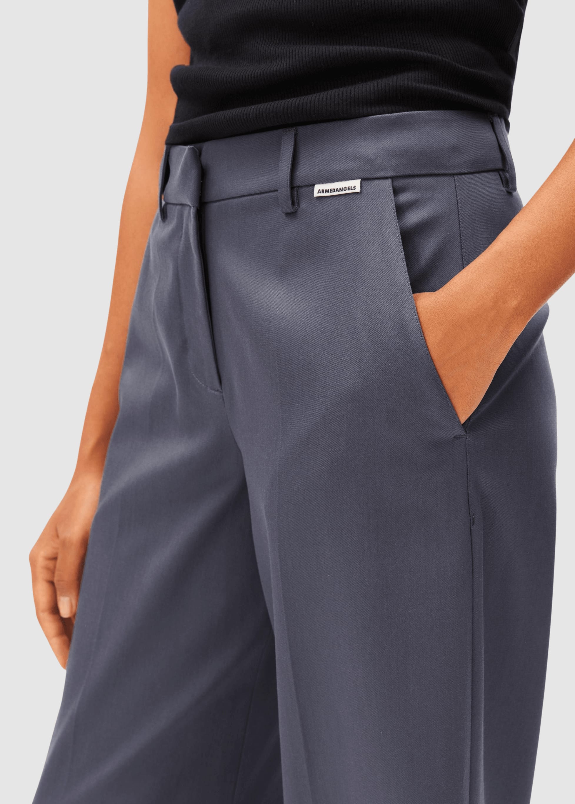 Leandraa Pant Moonshadow