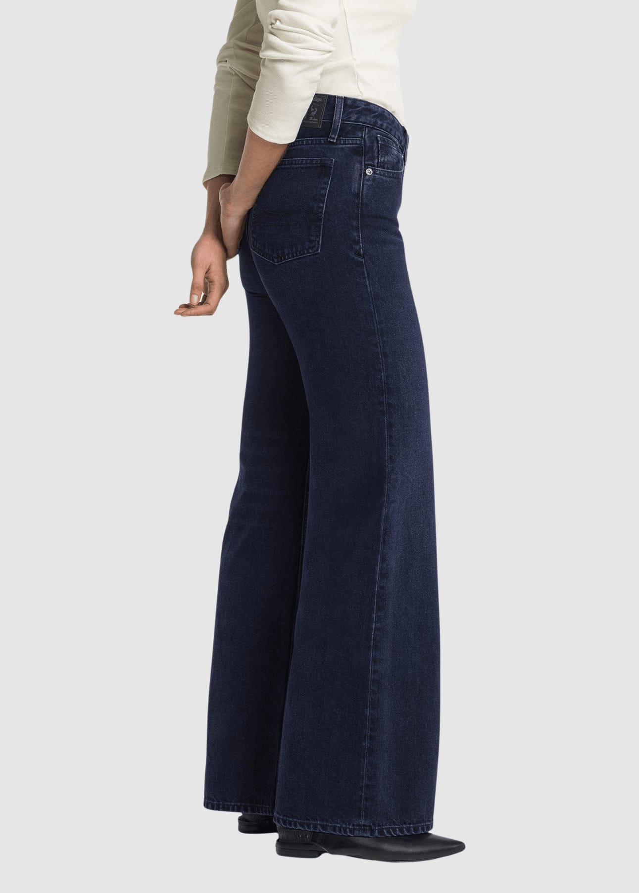 kings-of-indigo-k-o-i-jane-holo-blue-black-worn-3.jpeg Jane Holo Blue Black Worn