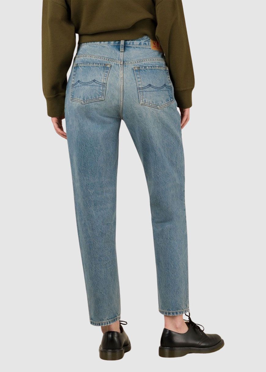Caroline Cropped Caroline Cropped