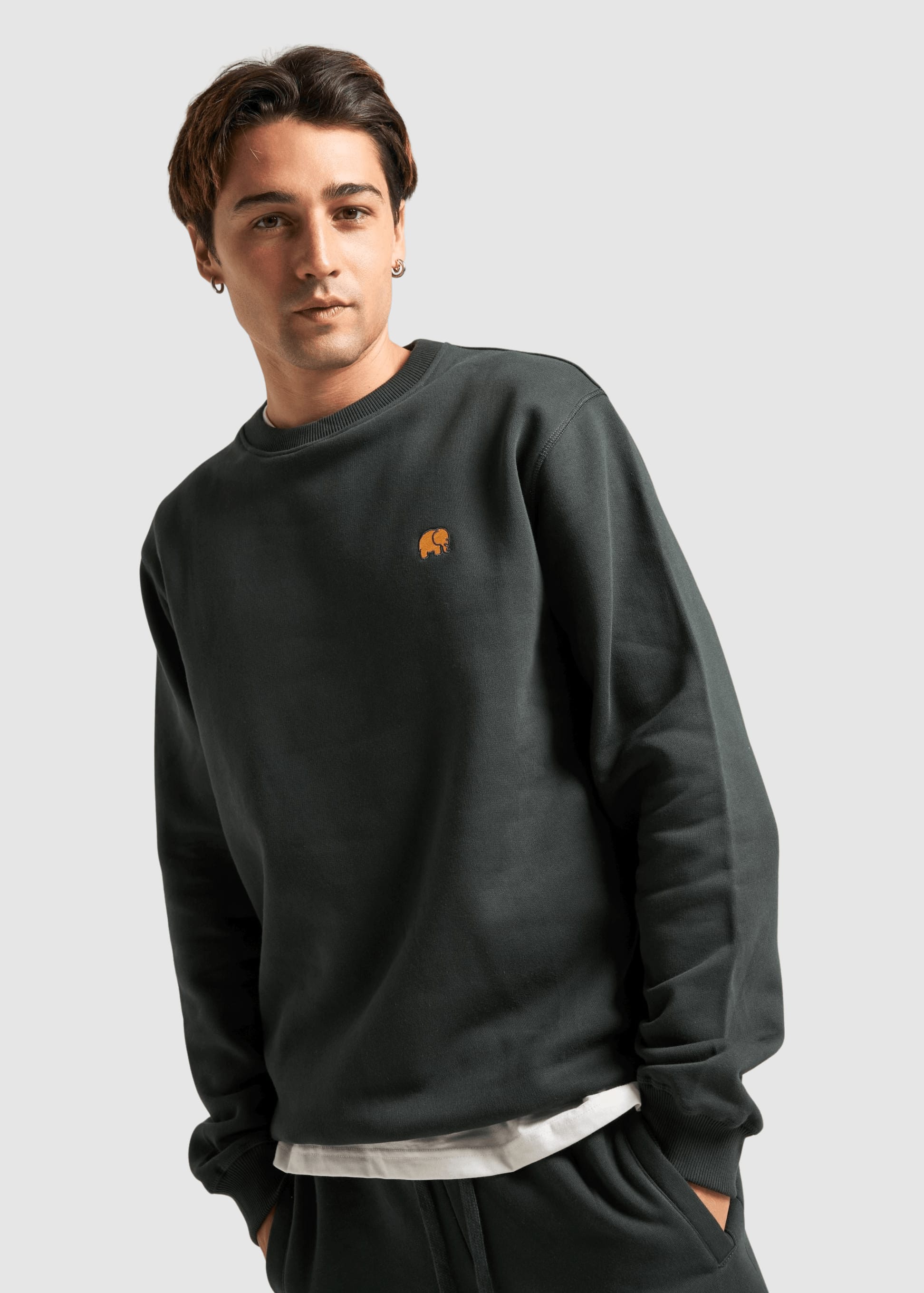 trendsplant-organic-essential-sweatshirt-scarab-green-1.jpeg Organic Essential Sweatshirt Scarab Green